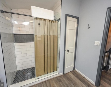 285 Lakeshore Drive - Photo Thumbnail 20