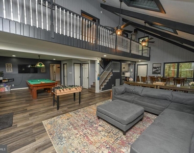 285 Lakeshore Drive - Photo Thumbnail 2