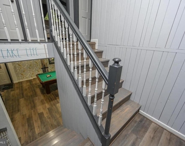 285 Lakeshore Drive - Photo Thumbnail 16