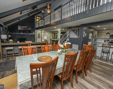285 Lakeshore Drive - Photo Thumbnail 9