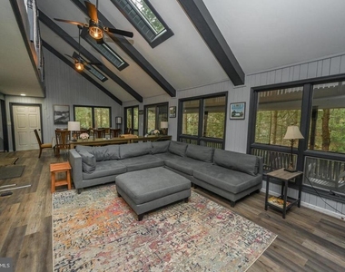 285 Lakeshore Drive - Photo Thumbnail 1