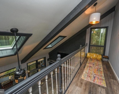 285 Lakeshore Drive - Photo Thumbnail 24