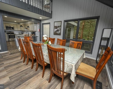 285 Lakeshore Drive - Photo Thumbnail 6
