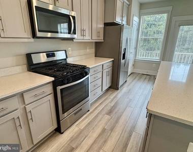 201 Pomegranate Lane - Photo Thumbnail 7
