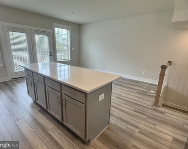 201 Pomegranate Lane - Photo Thumbnail 31
