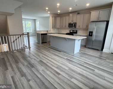 201 Pomegranate Lane - Photo Thumbnail 6