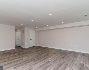 6021 Etterbeek Street - Photo Thumbnail 6