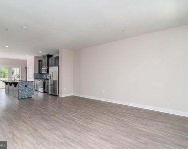 6021 Etterbeek Street - Photo Thumbnail 12