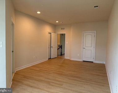 3579 Sprigg Street S - Photo Thumbnail 2