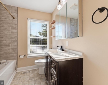 569 Lancaster Place - Photo Thumbnail 32