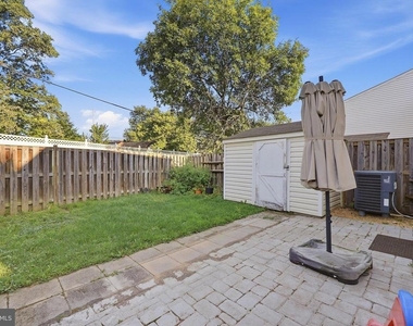 569 Lancaster Place - Photo Thumbnail 38