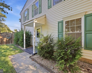 569 Lancaster Place - Photo Thumbnail 2