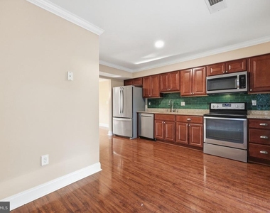569 Lancaster Place - Photo Thumbnail 12