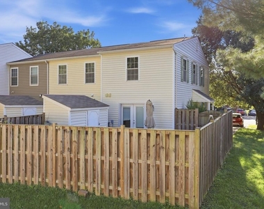 569 Lancaster Place - Photo Thumbnail 35