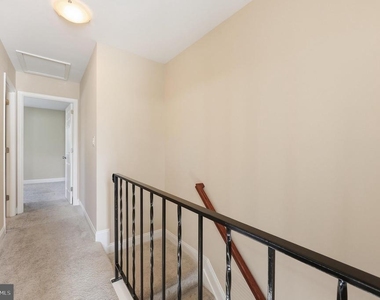 569 Lancaster Place - Photo Thumbnail 24