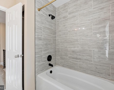 569 Lancaster Place - Photo Thumbnail 34