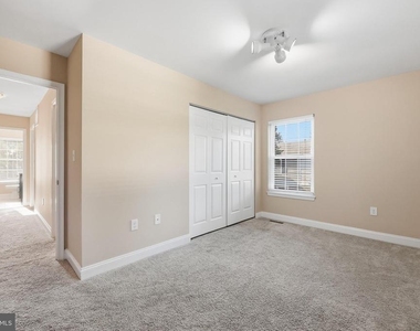 569 Lancaster Place - Photo Thumbnail 26