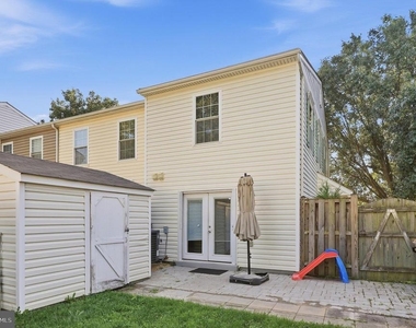 569 Lancaster Place - Photo Thumbnail 42
