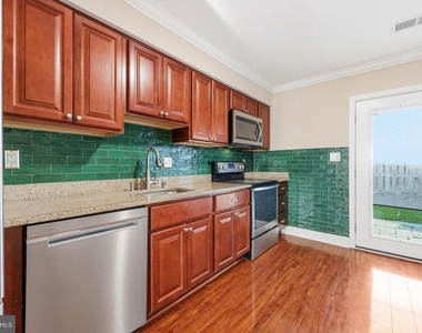 569 Lancaster Place - Photo Thumbnail 16