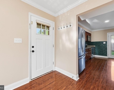 569 Lancaster Place - Photo Thumbnail 6