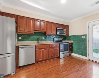569 Lancaster Place - Photo Thumbnail 15