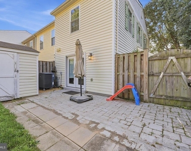 569 Lancaster Place - Photo Thumbnail 39