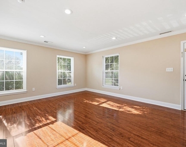 569 Lancaster Place - Photo Thumbnail 9