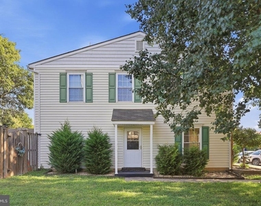 569 Lancaster Place - Photo Thumbnail 1