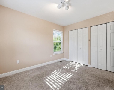 569 Lancaster Place - Photo Thumbnail 31