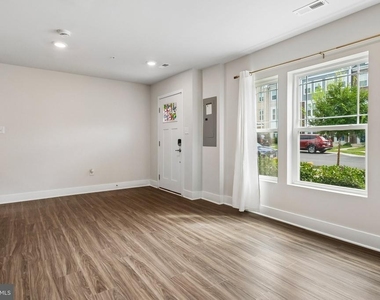 6941 Waterbury Place - Photo Thumbnail 22