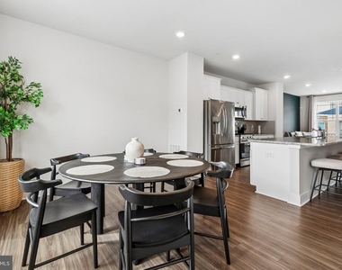 6941 Waterbury Place - Photo Thumbnail 8