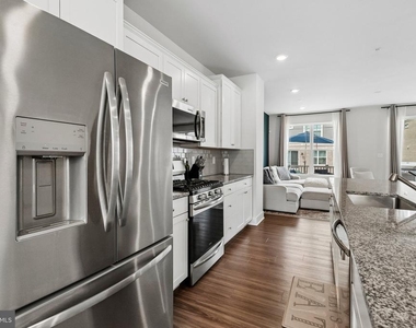 6941 Waterbury Place - Photo Thumbnail 5