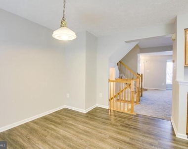 9307 Vanguard Court - Photo Thumbnail 7