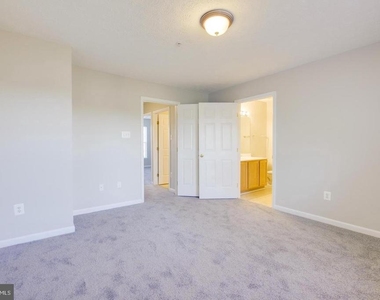 9307 Vanguard Court - Photo Thumbnail 15