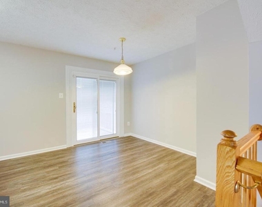 9307 Vanguard Court - Photo Thumbnail 6