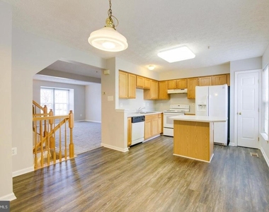 9307 Vanguard Court - Photo Thumbnail 8
