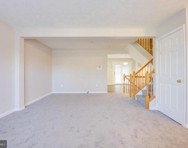 9307 Vanguard Court - Photo Thumbnail 3