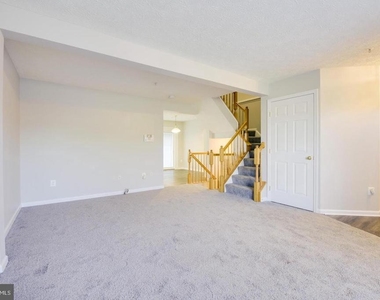 9307 Vanguard Court - Photo Thumbnail 4
