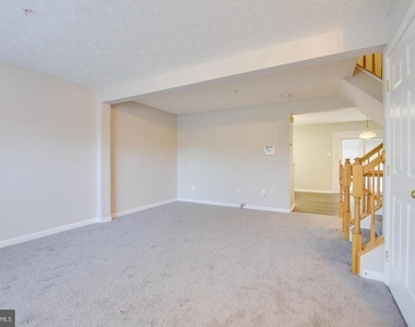 9307 Vanguard Court - Photo Thumbnail 2