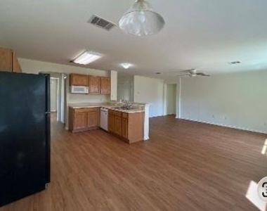 940 Goldenrod St - Photo Thumbnail 6