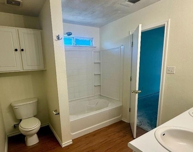 940 Goldenrod St - Photo Thumbnail 14