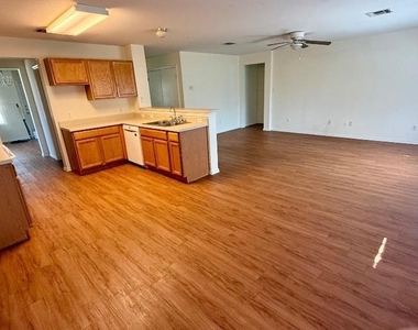 940 Goldenrod St - Photo Thumbnail 5