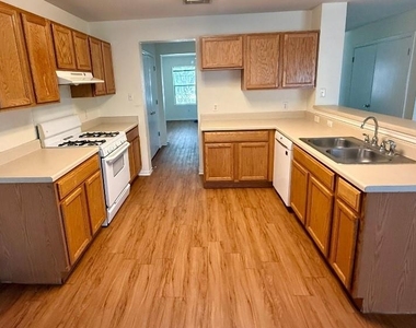 940 Goldenrod St - Photo Thumbnail 1
