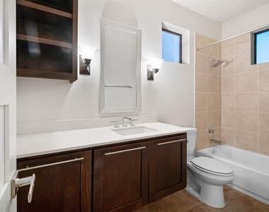 904 Freewater Ln - Photo Thumbnail 20