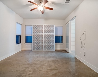 904 Freewater Ln - Photo Thumbnail 11