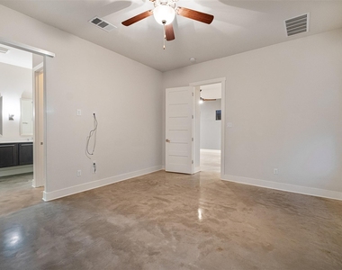 904 Freewater Ln - Photo Thumbnail 12