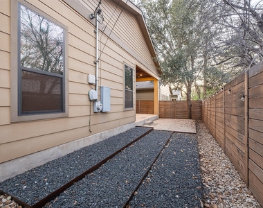 904 Freewater Ln - Photo Thumbnail 25