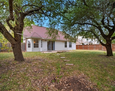 1911 Cedar Bend Dr - Photo Thumbnail 36