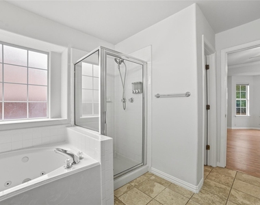 1911 Cedar Bend Dr - Photo Thumbnail 25