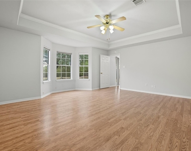 1911 Cedar Bend Dr - Photo Thumbnail 17